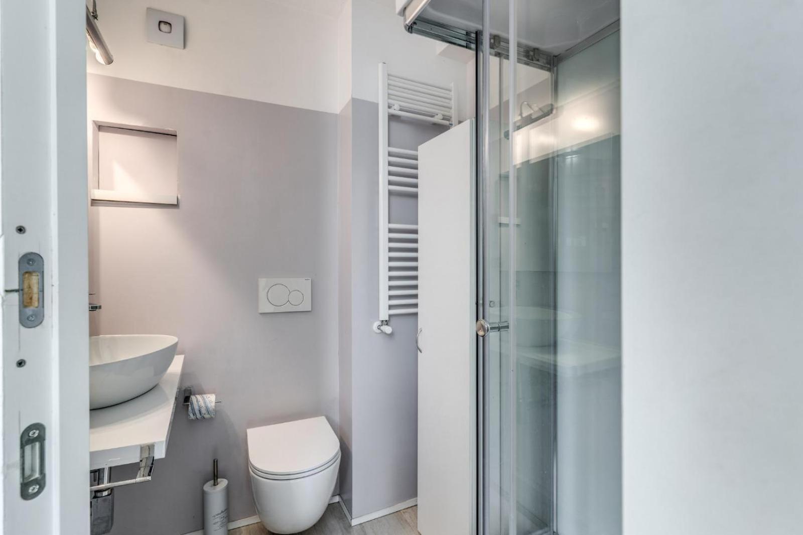Elegant Flat In The Historic Near Colosseum! Rome